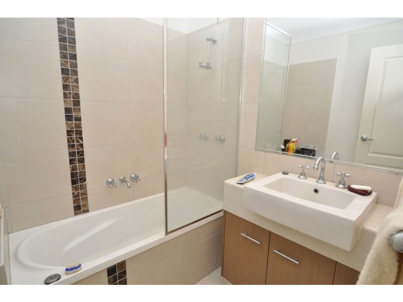 2/18 Pecan Drive, Upper Coomera QLD 4209