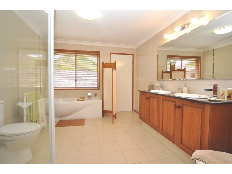 24 California Drive, Oxenford QLD 4210