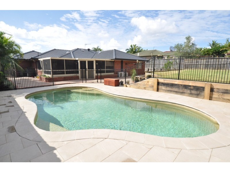 15 Gippsland Drive, Helensvale QLD 4212
