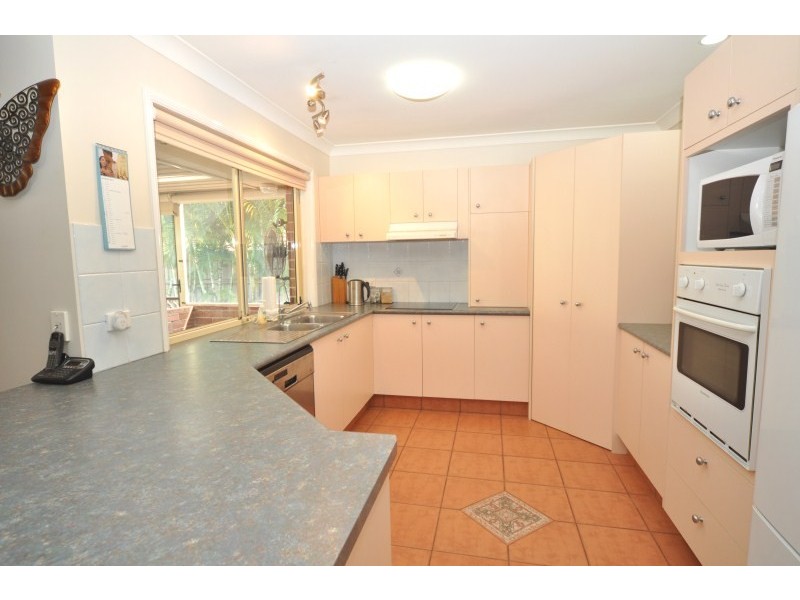 15 Gippsland Drive, Helensvale QLD 4212