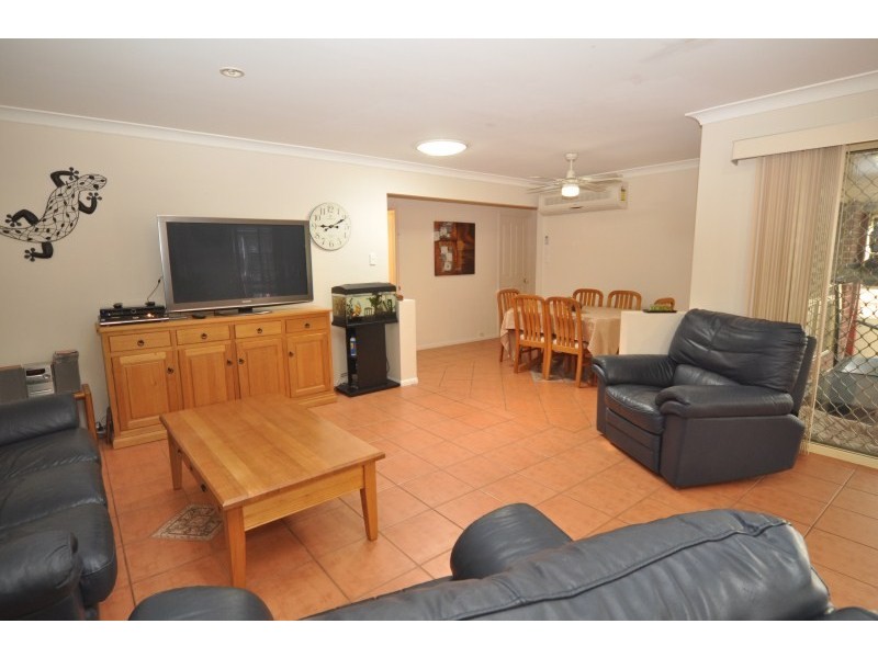 15 Gippsland Drive, Helensvale QLD 4212