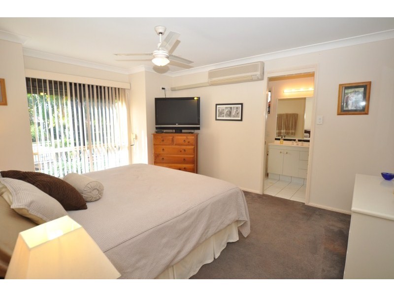 15 Gippsland Drive, Helensvale QLD 4212