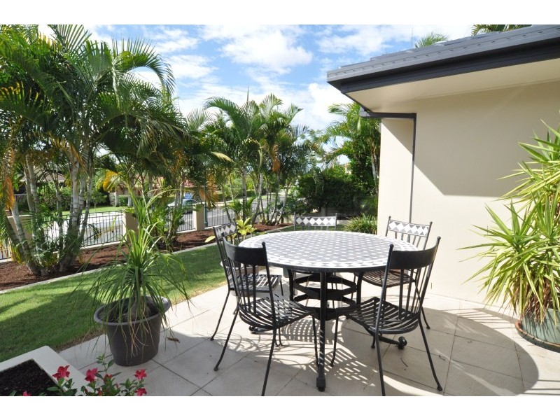 15 Gippsland Drive, Helensvale QLD 4212