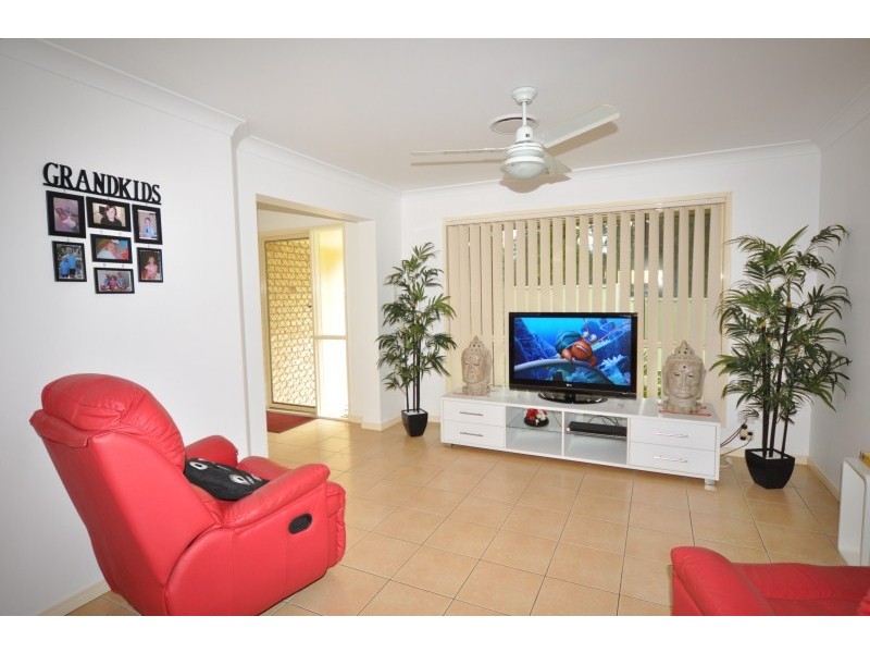 17 Silverpine Crescent, Oxenford QLD 4210