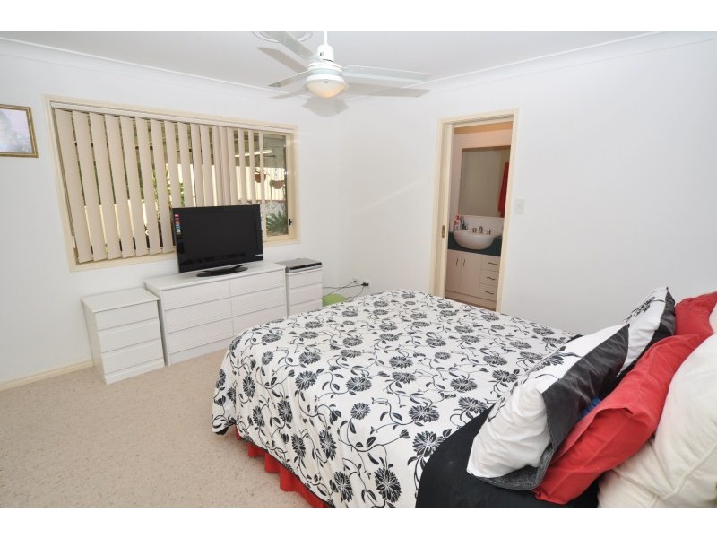 17 Silverpine Crescent, Oxenford QLD 4210