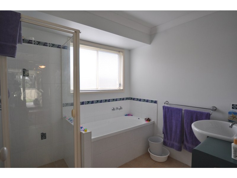 17 Silverpine Crescent, Oxenford QLD 4210