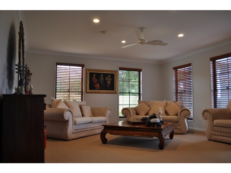 5 Orpington Court, Arundel QLD 4214