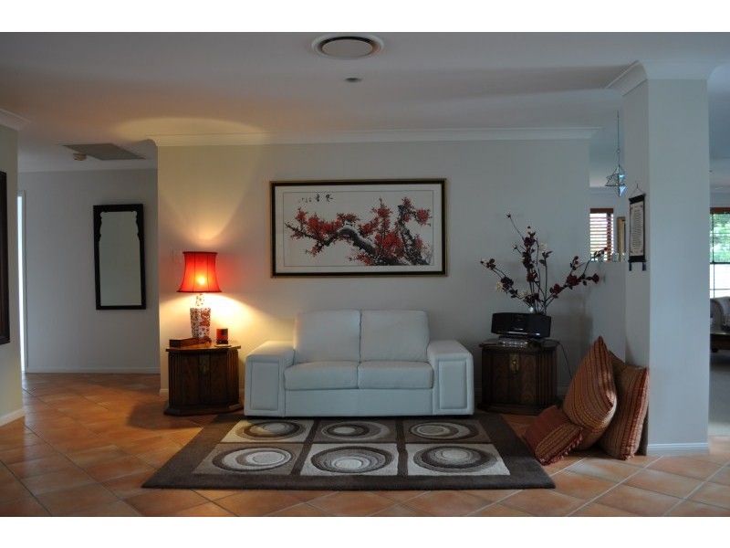 5 Orpington Court, Arundel QLD 4214