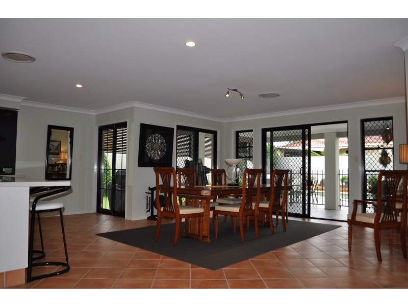 5 Orpington Court, Arundel QLD 4214