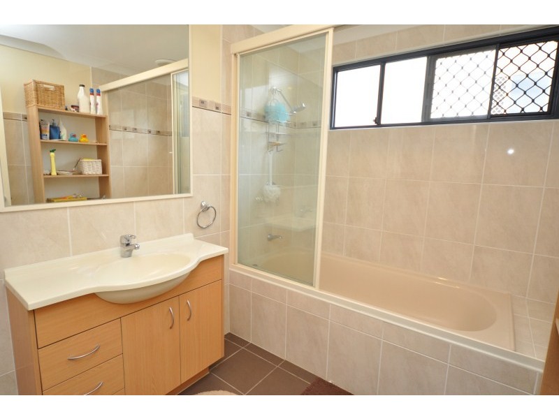 39 Midway Terrace, Pacific Pines QLD 4211