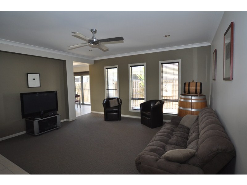 62/23 Drafters Crescent, Upper Coomera QLD 4209