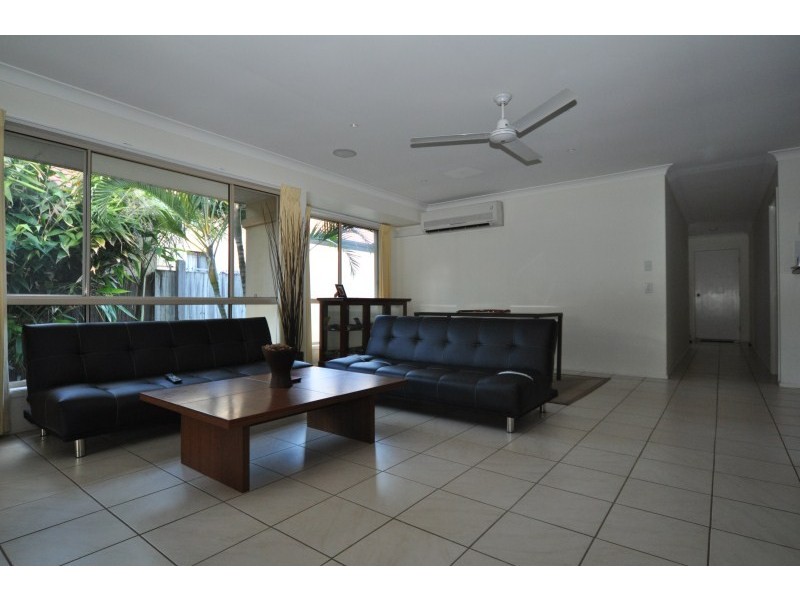 32 Serafina Drive, Helensvale QLD 4212