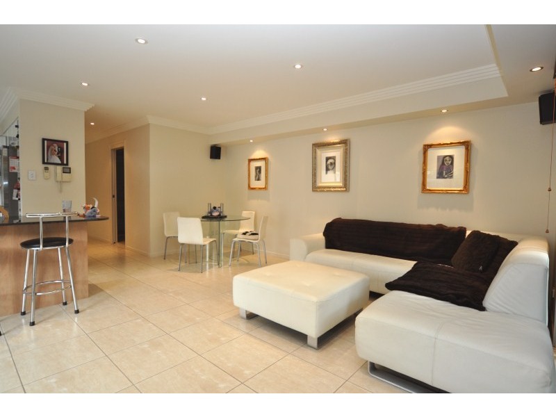 1/11 Broadwater Street, Runaway Bay QLD 4216