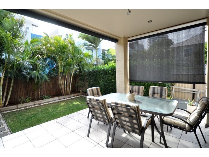 1/11 Broadwater Street, Runaway Bay QLD 4216