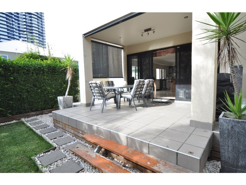 1/11 Broadwater Street, Runaway Bay QLD 4216