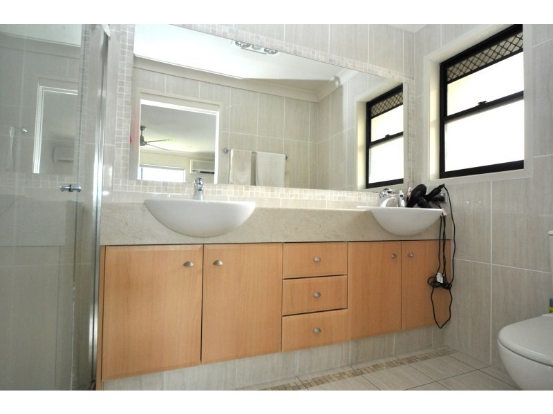 1/11 Broadwater Street, Runaway Bay QLD 4216