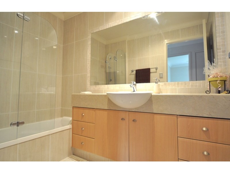 1/11 Broadwater Street, Runaway Bay QLD 4216