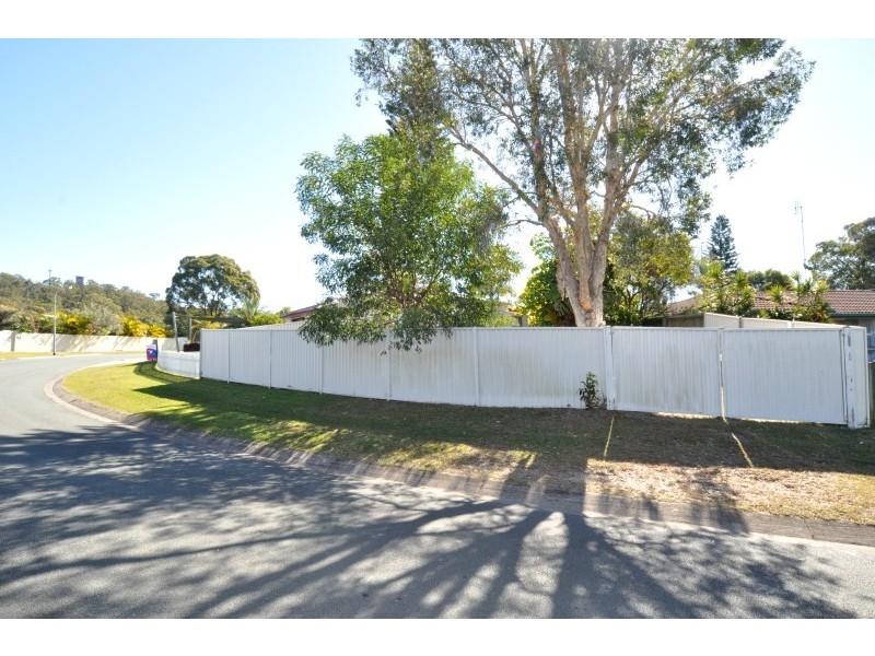 4 Narooma Place, Helensvale QLD 4212