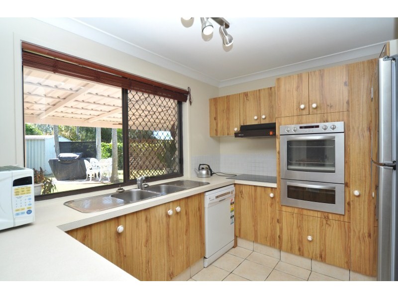 4 Narooma Place, Helensvale QLD 4212