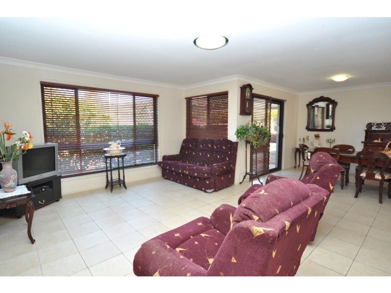 4 Narooma Place, Helensvale QLD 4212