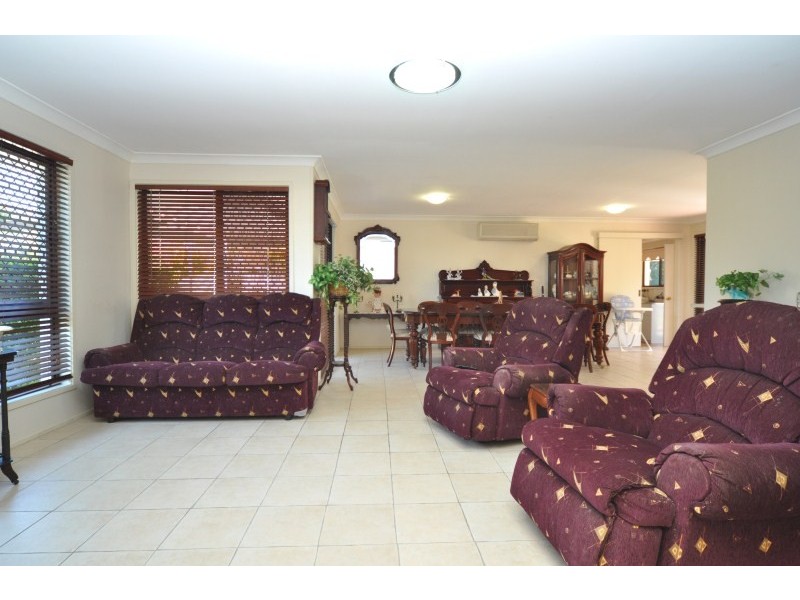4 Narooma Place, Helensvale QLD 4212