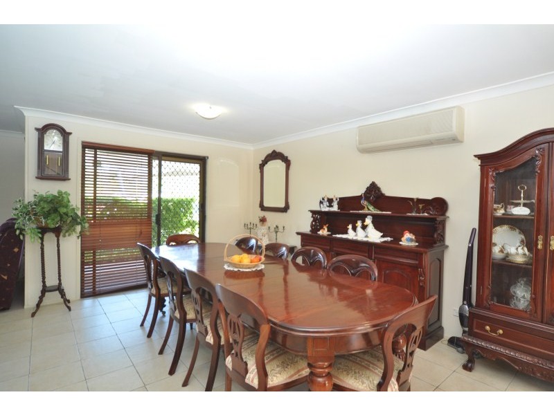 4 Narooma Place, Helensvale QLD 4212