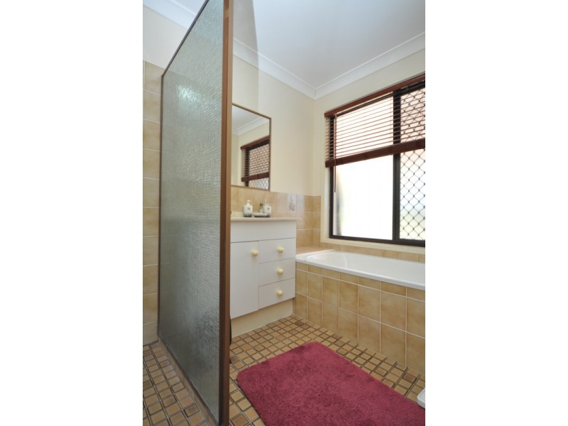 4 Narooma Place, Helensvale QLD 4212