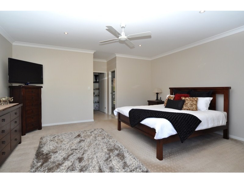 13 Mountain View Crest, Mount Nathan QLD 4211