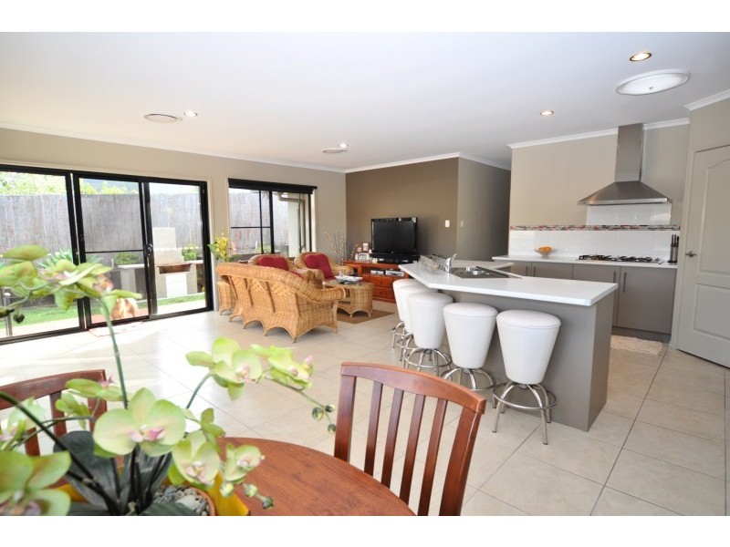 27 Treeline Circuit, Upper Coomera QLD 4209