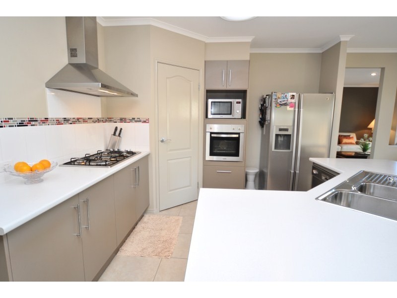 27 Treeline Circuit, Upper Coomera QLD 4209