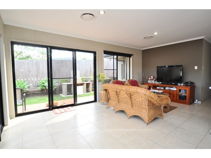 27 Treeline Circuit, Upper Coomera QLD 4209