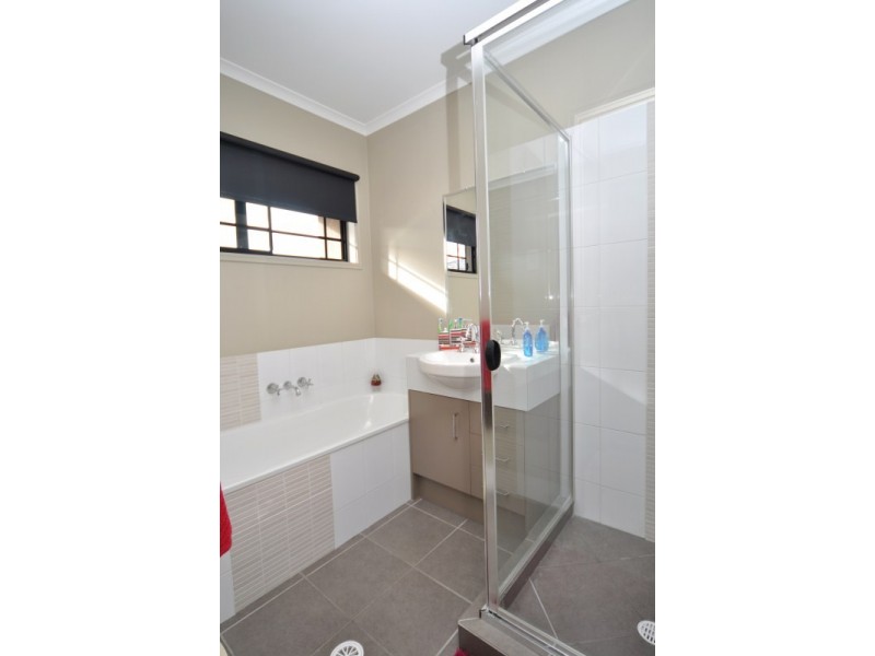 27 Treeline Circuit, Upper Coomera QLD 4209