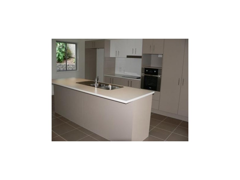 2/8 Mugello Drive, Oxenford QLD 4210