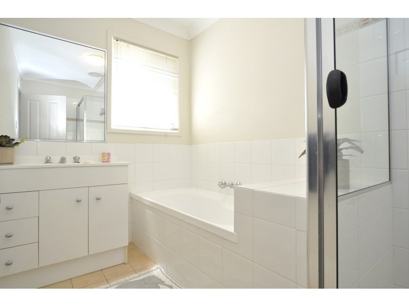 8/8A Clydesdale Drive, Upper Coomera QLD 4209