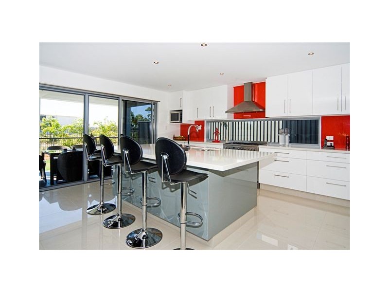 2 Fleetwood Court, Helensvale QLD 4212