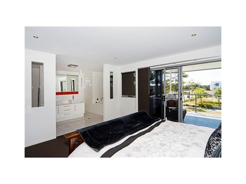 2 Fleetwood Court, Helensvale QLD 4212