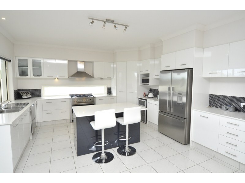 12 Fleetwood Court, Helensvale QLD 4212