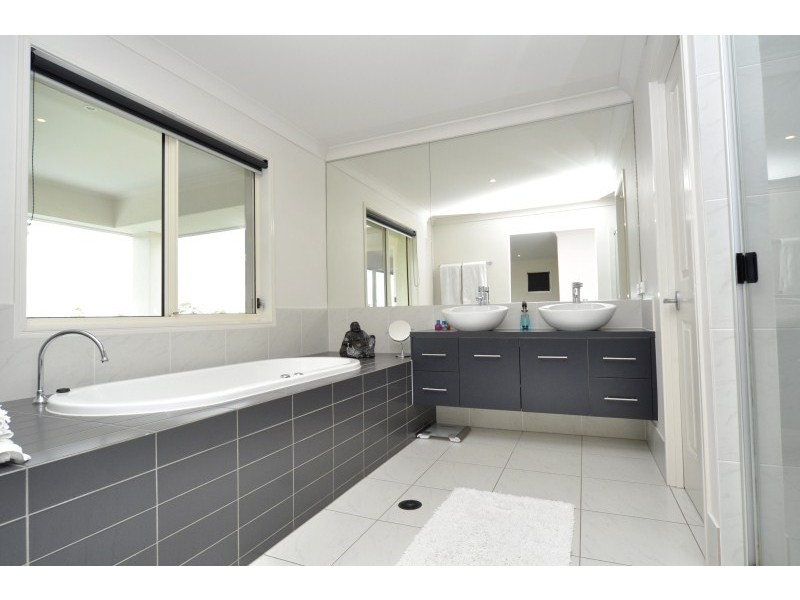 12 Fleetwood Court, Helensvale QLD 4212