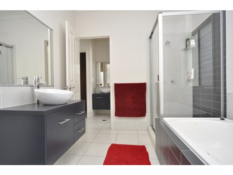 12 Fleetwood Court, Helensvale QLD 4212