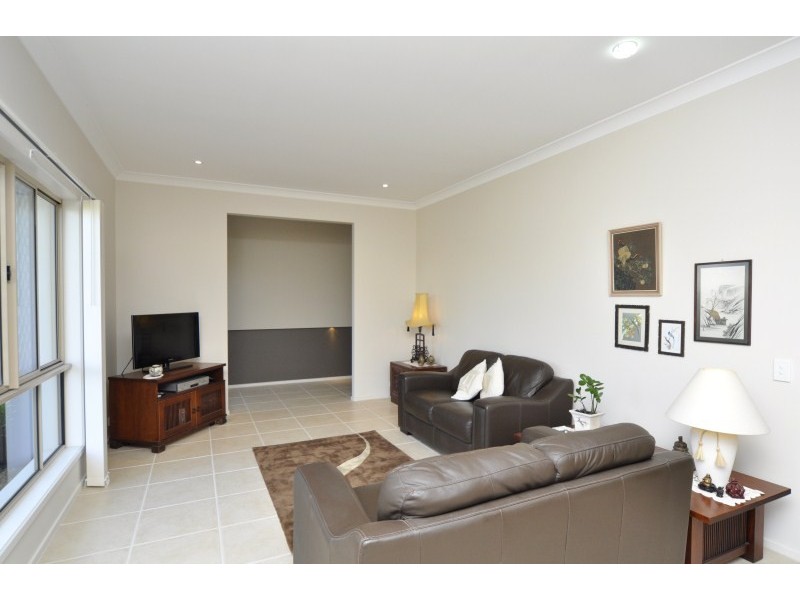 8 Savannah Avenue, Oxenford QLD 4210