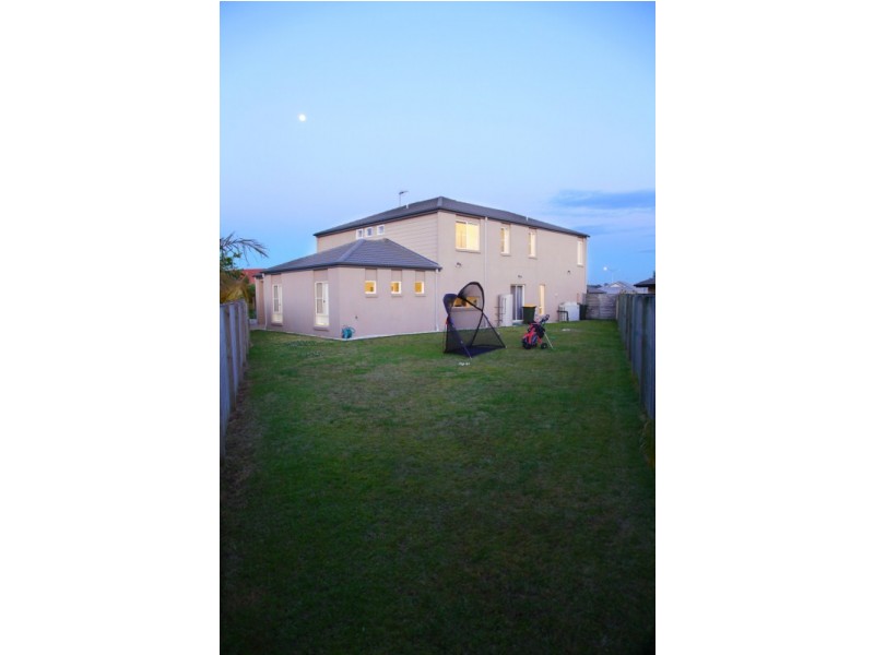 5 Xavier Place, Oxenford QLD 4210