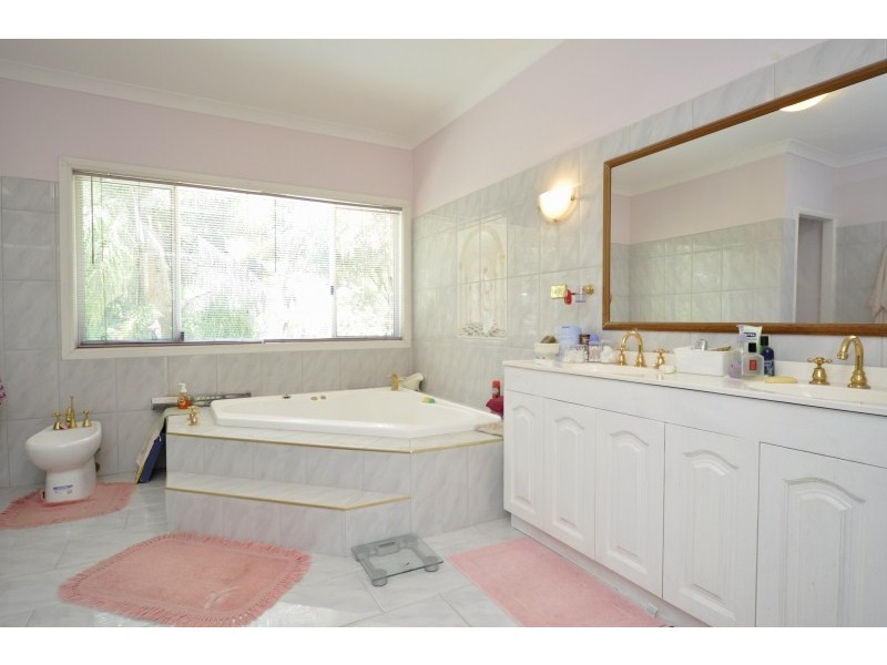 20 Narrabri Court, Gaven QLD 4211