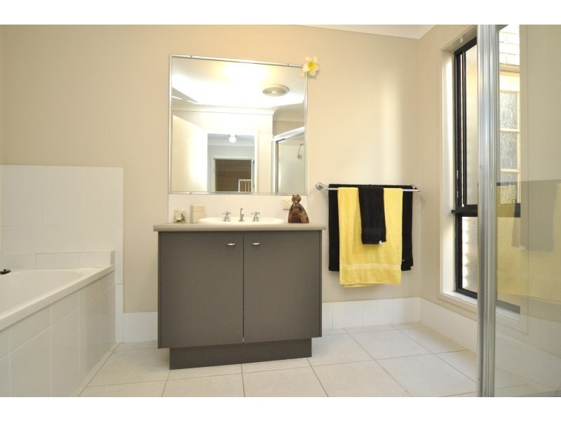 2/9 Filbert Street, Upper Coomera QLD 4209