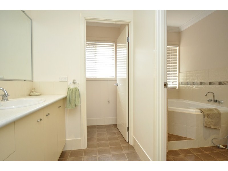 79 Larcombe Drive, Wongawallan QLD 4210