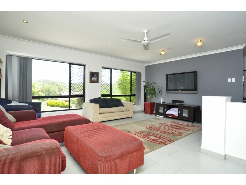 7 Pinemount Crescent, Oxenford QLD 4210