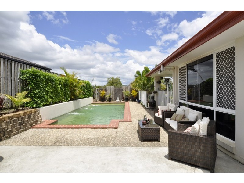 9 Hale Street, Pacific Pines QLD 4211