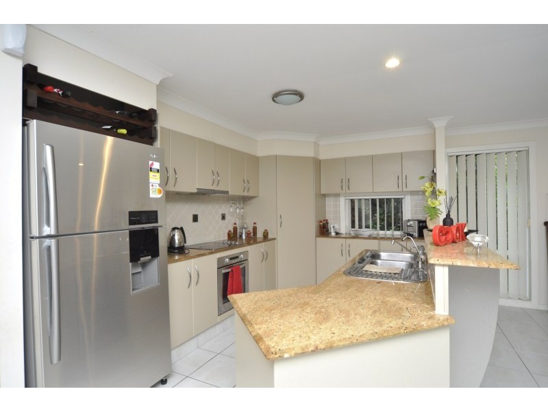 9 Hale Street, Pacific Pines QLD 4211