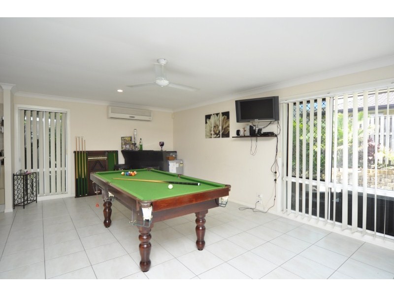 9 Hale Street, Pacific Pines QLD 4211