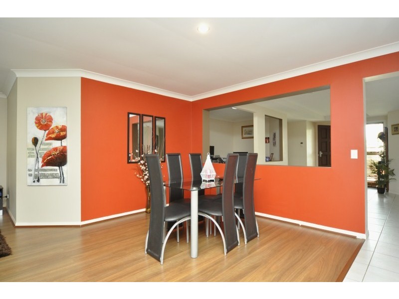 9 Hale Street, Pacific Pines QLD 4211