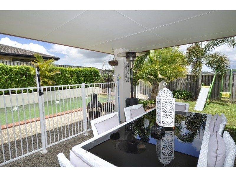 9 Hale Street, Pacific Pines QLD 4211